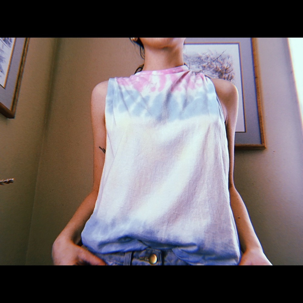 🦄Pastel Tie-Dye Sleeveless Festival Tee🦄
